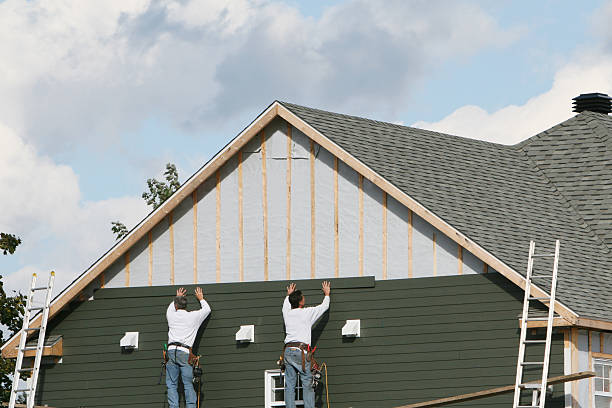Professional Emergency Siding Repair technician working in Chesapeake, WV